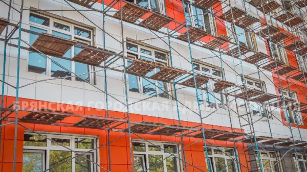 В Брянске продолжается обновление школы №13