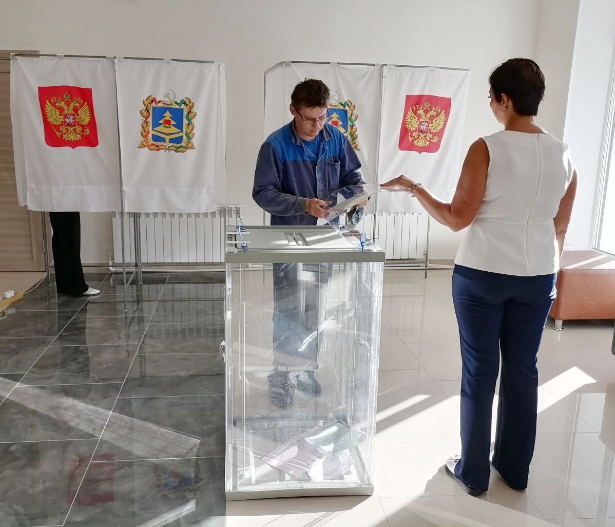 В брянской Красной Горе голосует молодёжь