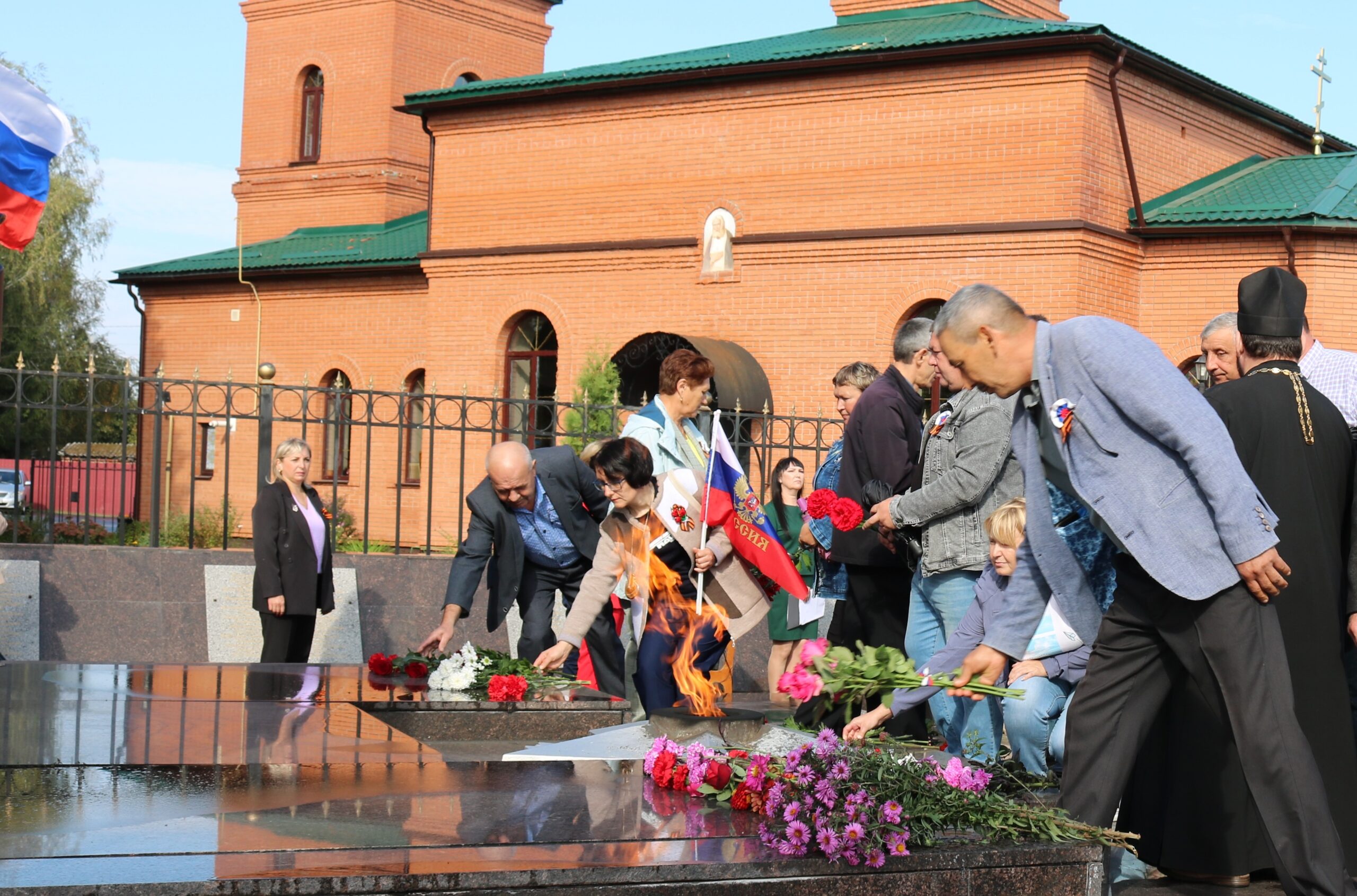 В брянской Красной Горе празднуют 81-ю годовщину освобождения Красногорского района от немецко-фашистских захватчиков и 95-летие со дня его образования