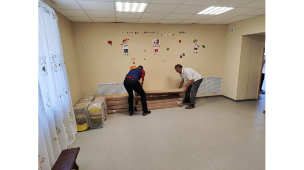 Детсаду в подшефной Брянке передали мебель из брянского региона