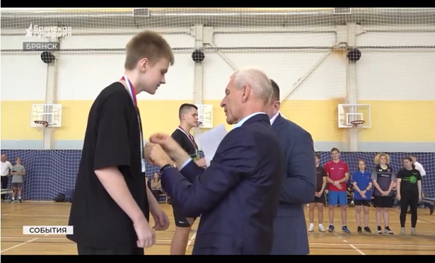 В Брянске с юными спортсменами встретился председатель комитета Госдумы по физиеской культуре и спорту Олег Матыцин