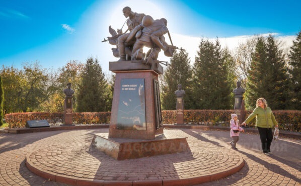 В Брянске завершили обновление памятника «Круговая оборона»