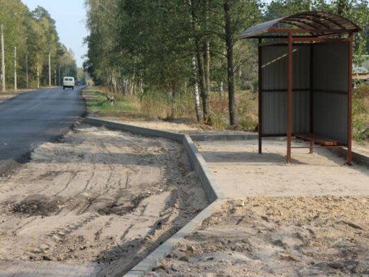 Вдоль брянской автодороги «Суземка -Трубчевск» обустраивают новые автобусные остановки