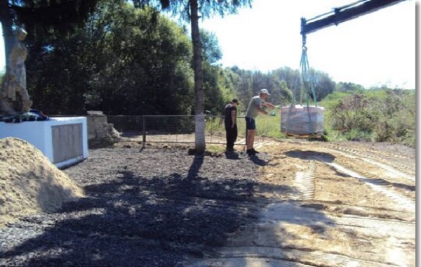 В брянском селе Хотеева по программе инициативного бюджетирования благоустраивают воинское захоронение