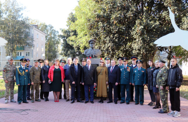 В г. Трубчевске брянского региона состоялся  митинг, посвященный Дню памяти «Белые журавли»
