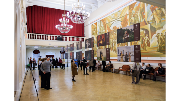 Брянцев пригласили на фотовыставку «Актеры театра в образах персонажей А. К. Толстого»