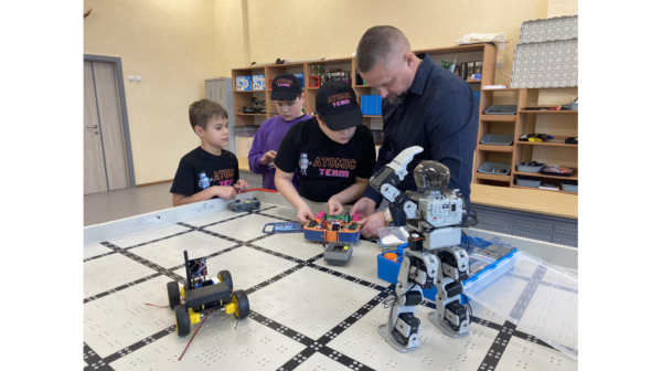 Команда школьников «Atomic Team» из Брянска прошла в полуфинал «Битвы роботов»