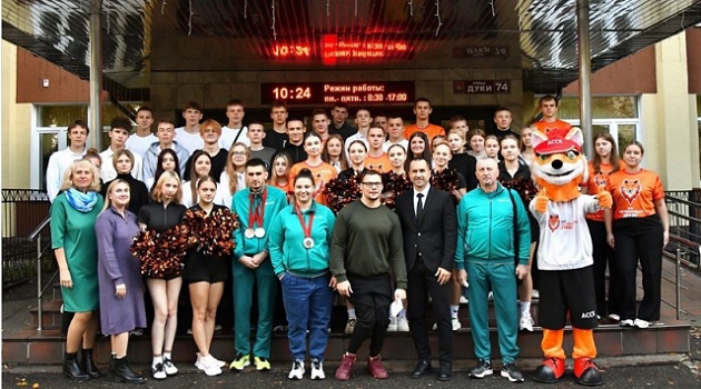 В Брянске студенты училища олимпийского резерва встретились с выпускниками-паралимпийцами