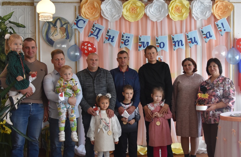 В красногорском загсе Брянщины прошло мероприятие, посвящённое Дню отца