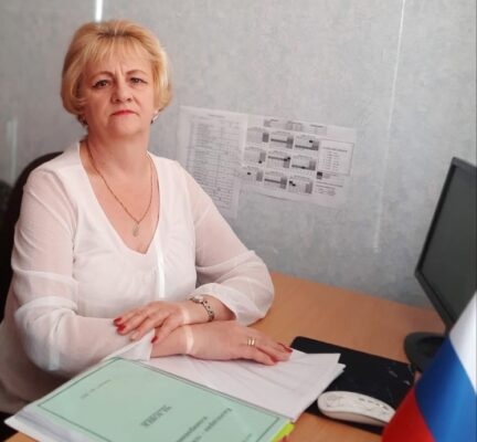 Светлана Николаевна Мищенко, заместитель директора по воспитательной работе Красногорской средней общеобразовательной школы №1 Брянщины, считает, что российские военнослужащие встали на защиту русского мира