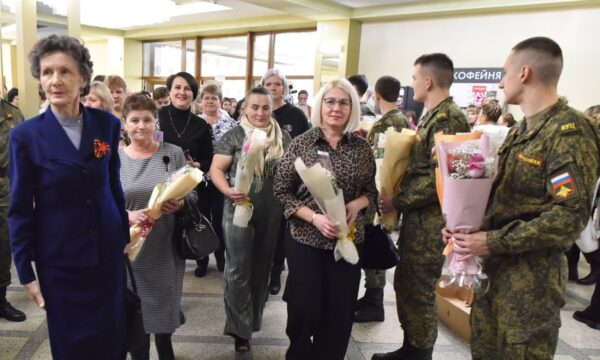 Глава региона Александр Богомаз поздравил брянских женщин с Днем матери