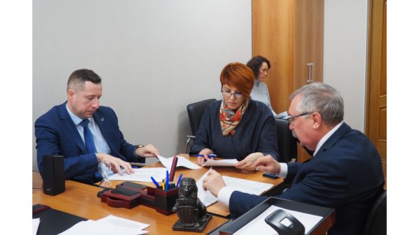 В Брянске определили 50 победителей конкурса на соискание премии среди педработников