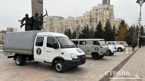 Глава региона Александр Богомаз вручил ключи от новых автомобилей брянскому батальону «БАРС»