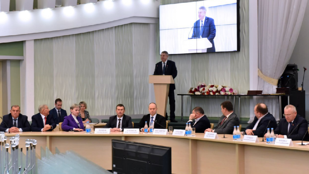 Глава Брянщины Александр Богомаз поздравил сотрудников и ветеранов транспортной отрасли региона