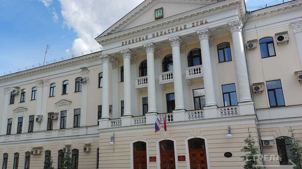 За заслуги в развитии физической культуры и спорта в Брянской области наградили трёх брянцев