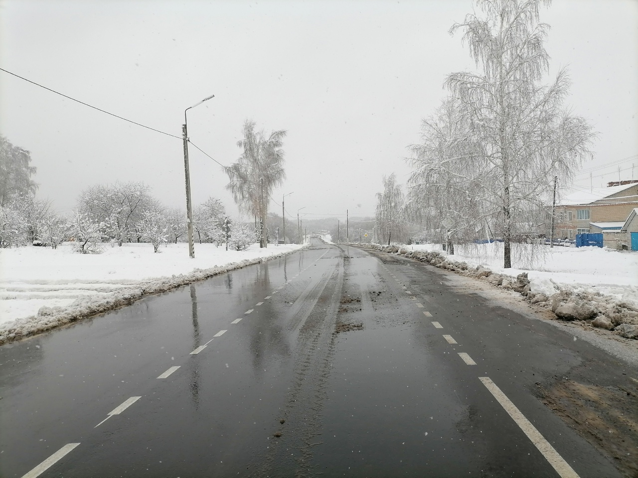 На дорогах Красногорского района ведётся уборка снега