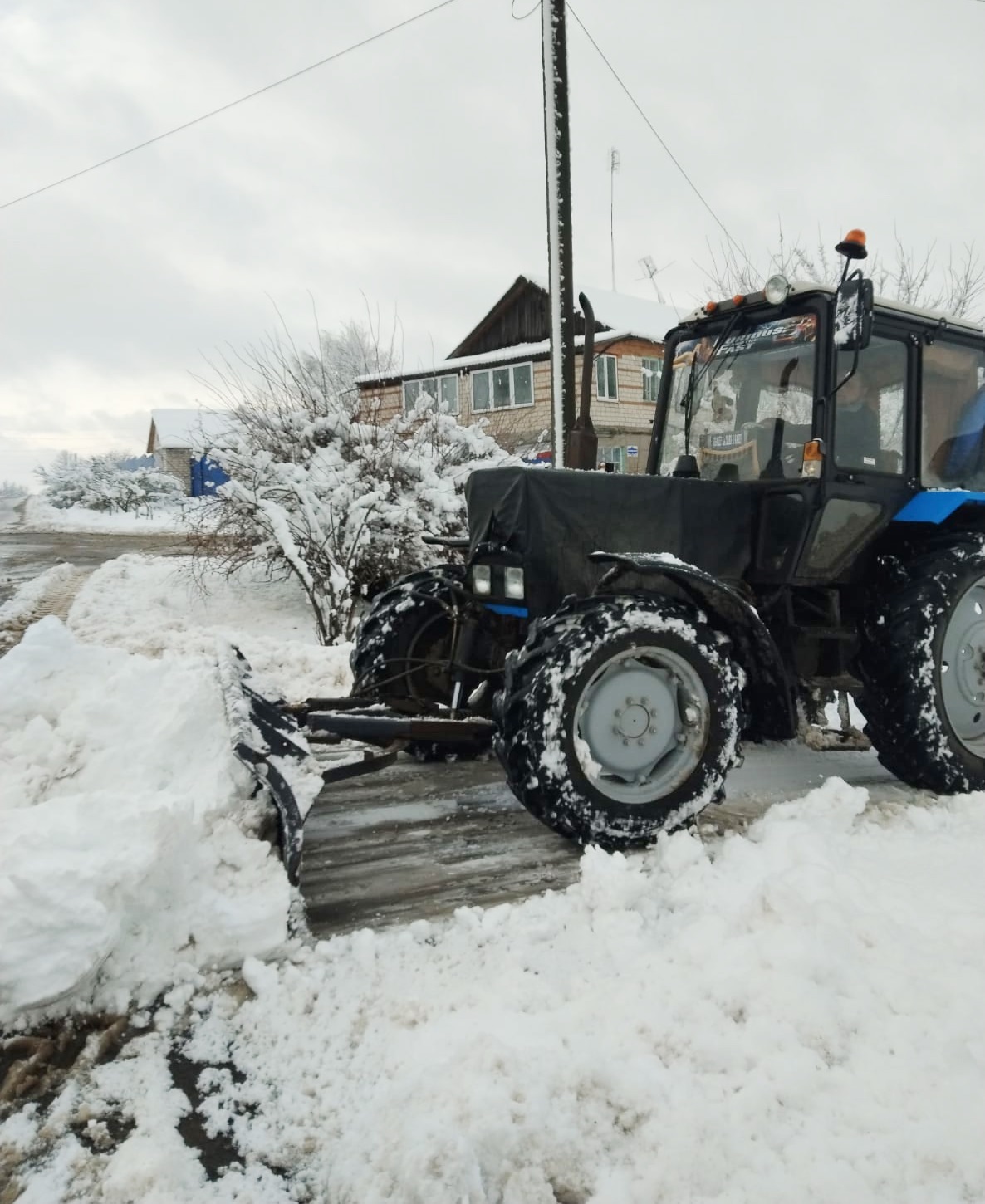 В Красногорском районе Брянщины справились с последствиями снегопада