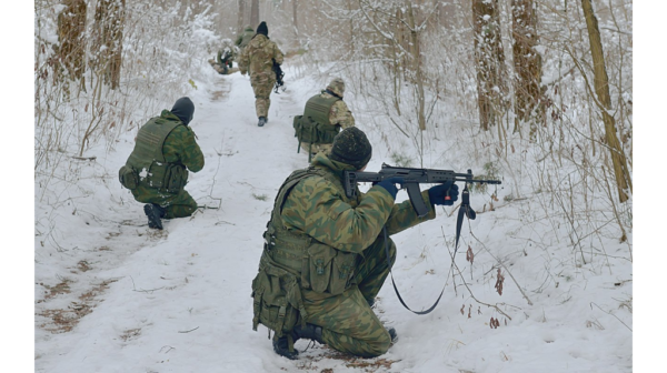 Бойцы «БАРС-Брянск» проходят подготовку с инструкторaми с боевым опытoм