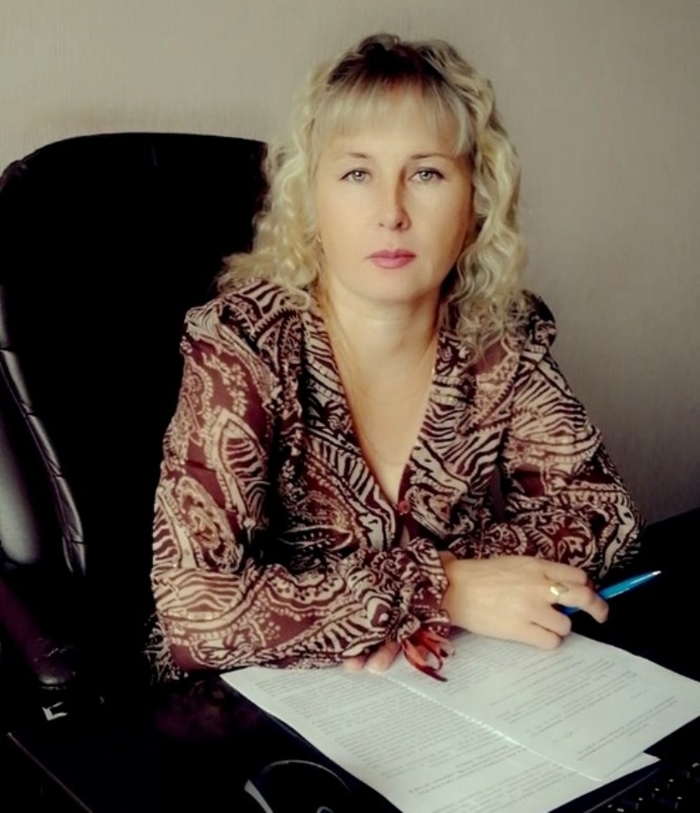 Алла Николаевна Рощина, председатель контрольно-счётной палаты администрации Красногорского района Брянщины, считает, что нам, россиянам, необходимо думать о будущем страны