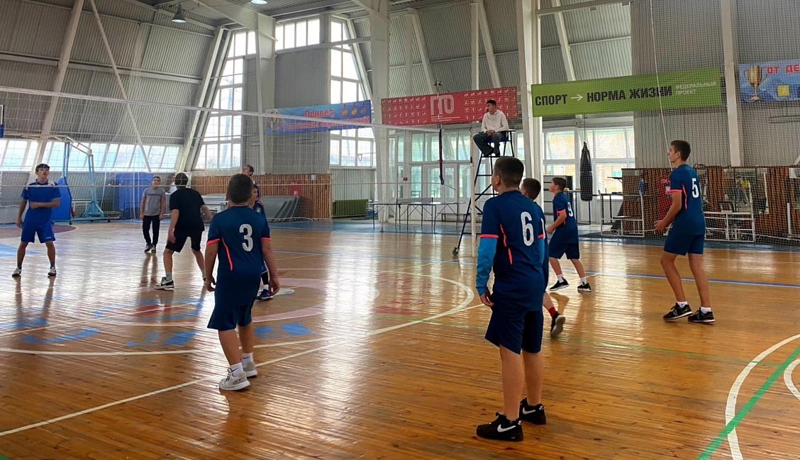 В брянской Красной Горе прошли соревнования по волейболу