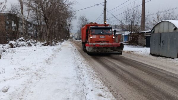 В Брянске дорожники ведут расчистку частного сектора