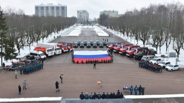 В Брянске подразделениям регионального Управления МЧС вручили ключи от новой спецтехники
