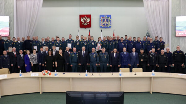 Брянский губернатор Александр Богомаз поздравил сотрудников и ветеранов пожарно-спасательной службы региона