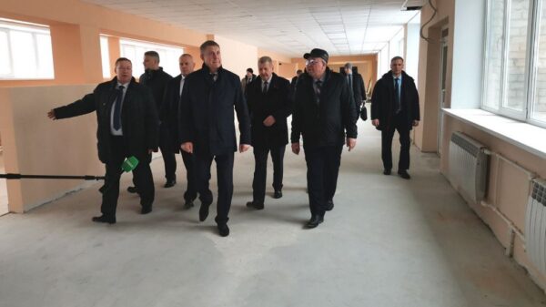 Глава Брянщины Александр Богомаз проверил ход капитального ремонта в Дубровской школе №2