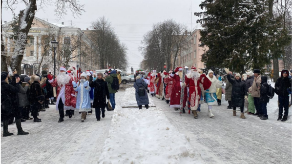 В Брянске открыли главную городскую новогоднюю елку  