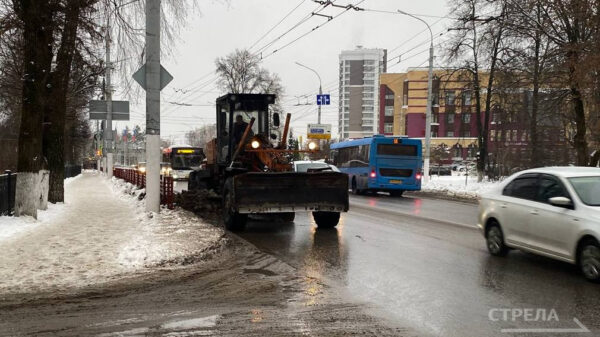 Во всех районах Брянска активно ведется уборка снега
