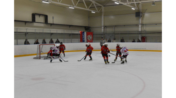 Сразу 2 брянские ледовые арены приняли матчи детского первенства региона по хоккею