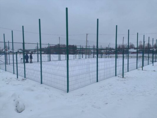 В парке 40-летия Победы в брянской Клетне появилась спортивно-игровая площадка