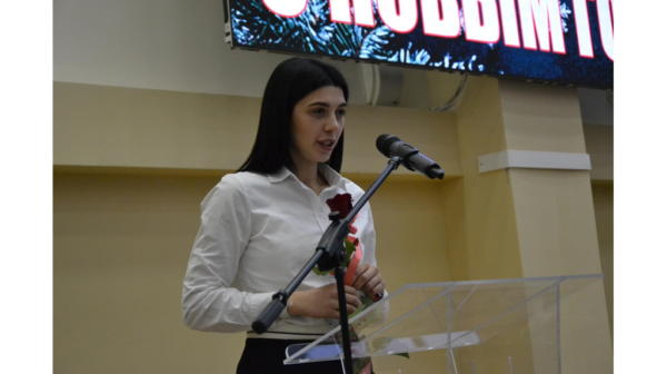 В Брянске тренеру по боксу Анастасии Абросимовой вручили ключи от квартиры