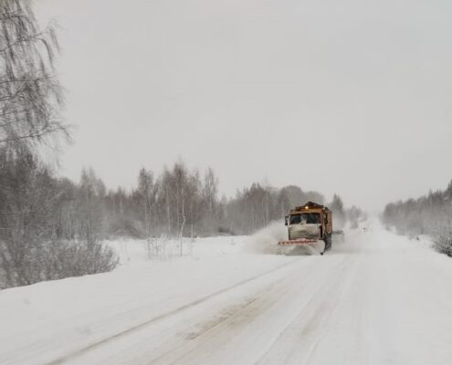 Очистка дорог брянского региона от снега продолжается