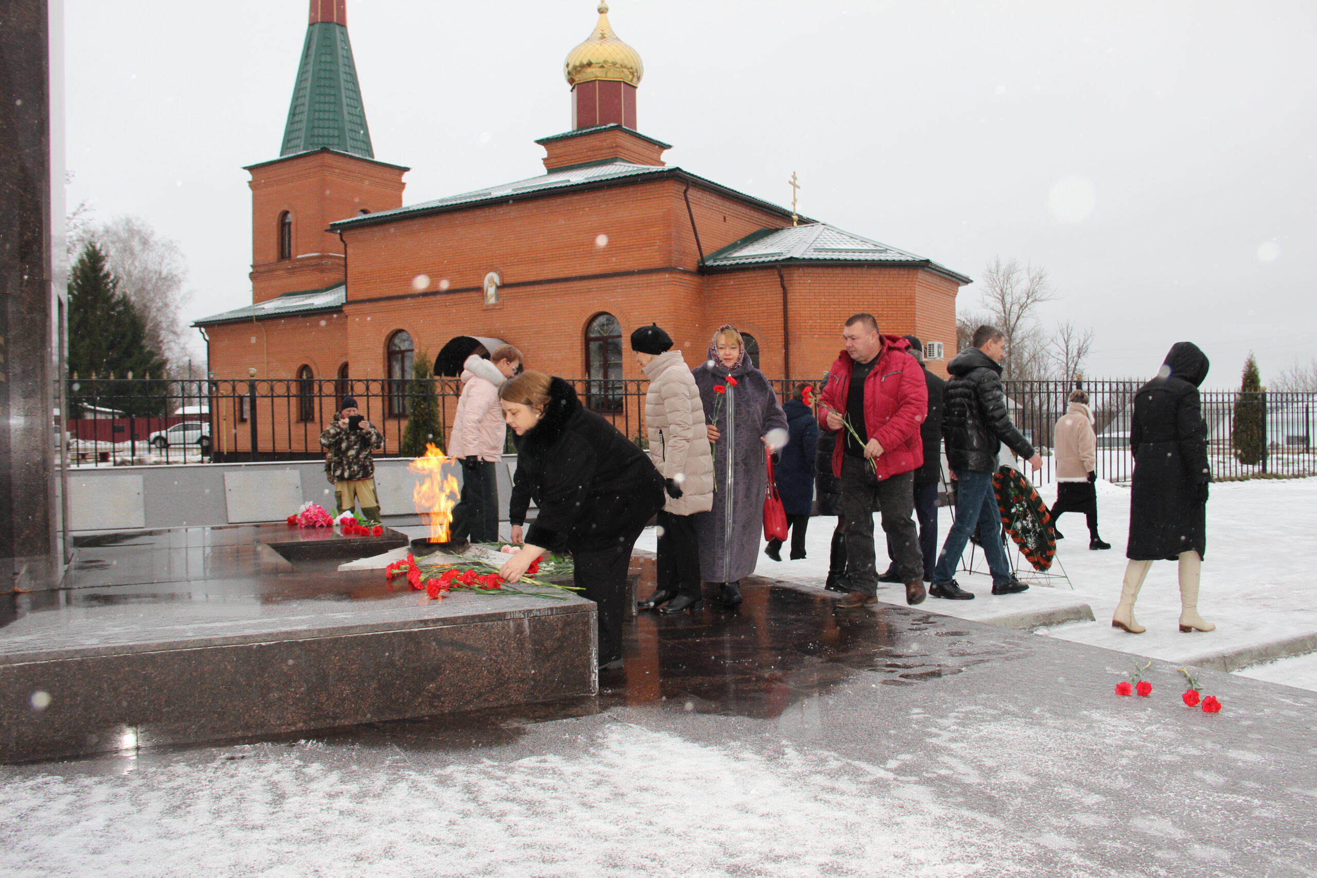 В брянской Красной Горе почтили память героев
