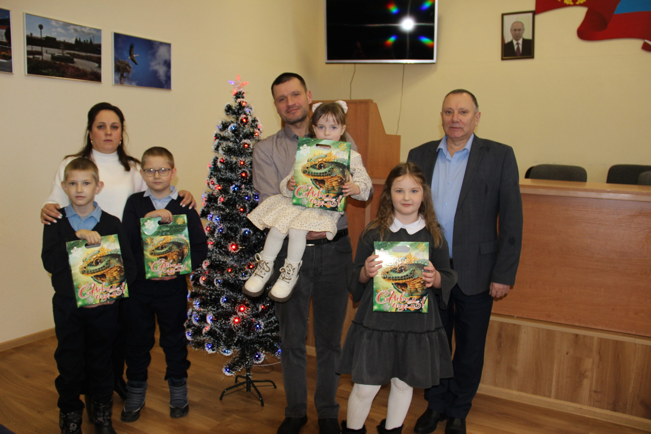 Подарки от депутата — красногорским ребятам Брянщины