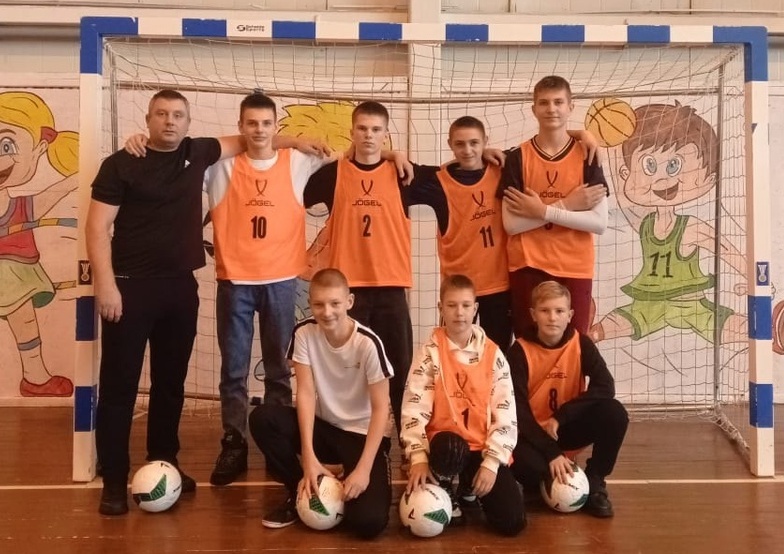 Красногорские школьники Брянщины приняли участие в спартакиаде по мини-футболу