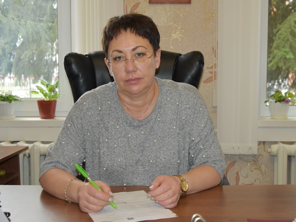 Елена Анатольевна Варсеева, директор комплексного центра социального обслуживания населения Красногорского района Брянщины, считает, что нам, россиянам, присущи твёрдость духа и стремление к единению