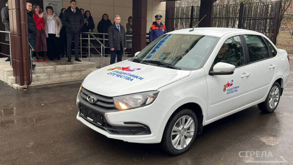 Брянскому герою спецоперации Сергею Артюхову передали автомобиль