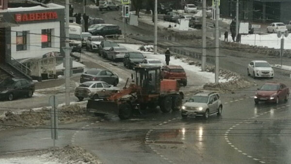 Во всех районах Брянска спецтехника вышла на уборку улиц от снега