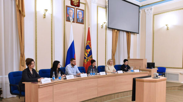 В Брянске на совещании обсудили вопросы профилактики социального сиротства