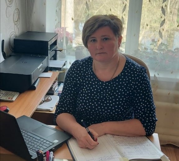 Алла Дмитриевна Мельникова, заведующая детским садом «Ручеёк» деревни Любовшо Красногорского района Брянщины, считает, что защита родной страны – это удел настоящих мужчин