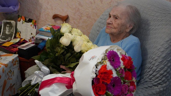Глава Брянщины Александр Богомаз поздравил с 100 -летним юбилеем ветерана ВОВ Анну Акимовну Иванову