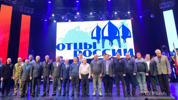 Губернатор Александр Богомаз вручил брянцам медали «Отец солдата»