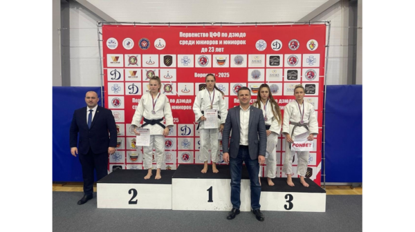 Дзюдоистка из Брянской области Дарья Карахтанова завоевала золото на юниорском первенстве ЦФО