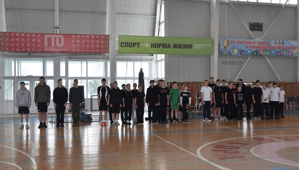  В брянской Красной Горе прошла военно-спортивная игра «Зарница» 