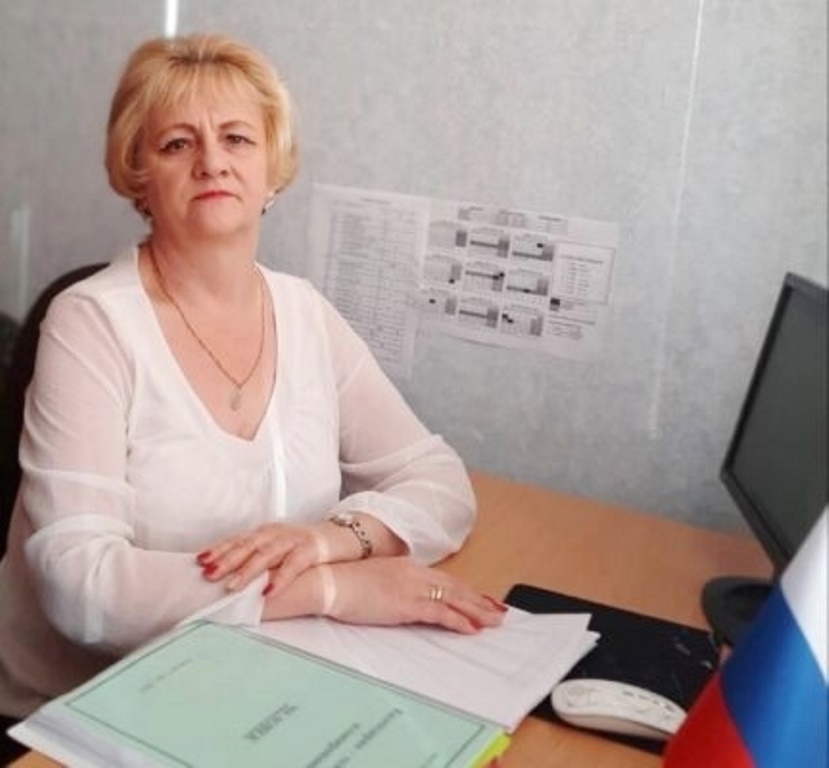 Светлана Николаевна Мищенко, заместитель директора по воспитательной работе Красногорской СОШ №1 Красногорского района Брянщины считает, что наша забота о тех, кто защищает страну, будет вкладом в её будущее