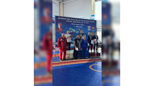 Брянская спортсменка Александра Моисеенко завоевала бронзовую медаль первенства России по вольной борьбе