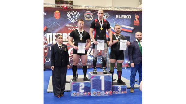 Брянский спортсмен Тимофей Кэрпушор завоевал золото на первенстве страны по пауэрлифтингу