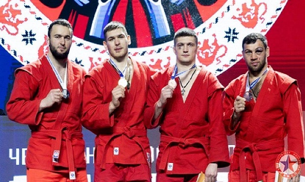 Брянский самбист Мамонов завоевал бронзуовую медаль на чемпионате России